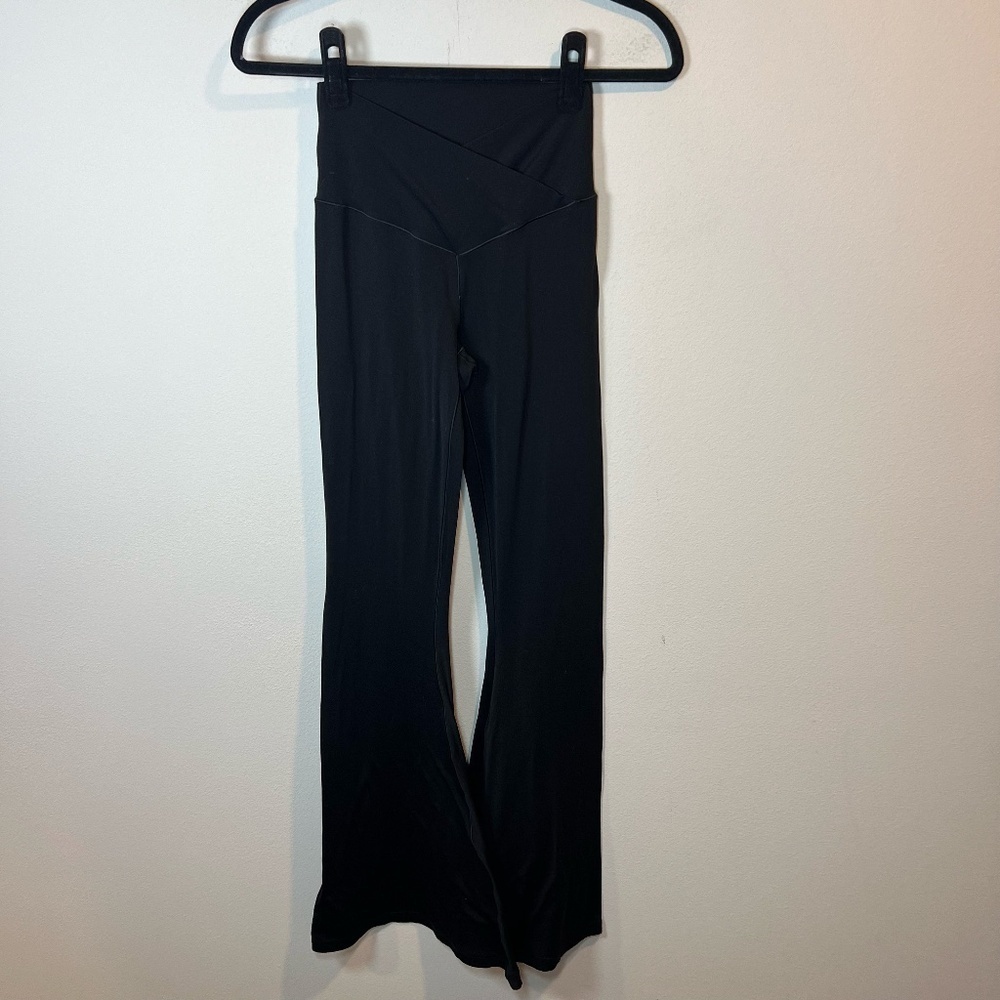 Offline By Aerie Real Me Super Flare Hi-Rise Crossover Leggings Black  Sz Medium